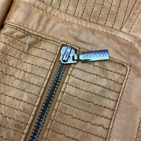 EUC - Bernardo Tan 100% Leather Women's Zip Front Racer Jacket Size Small - Picture 10 of 17